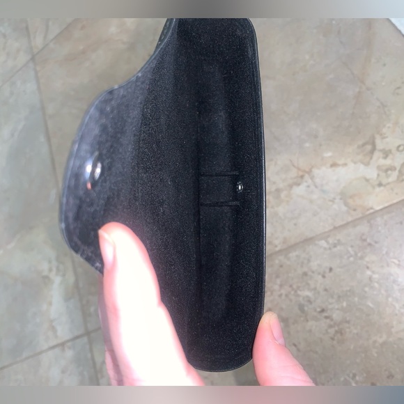 Ray-Ban Sunglasses Black Leather Snap Case With Microfiber Red Logo Cloth - Picture 5 of 10